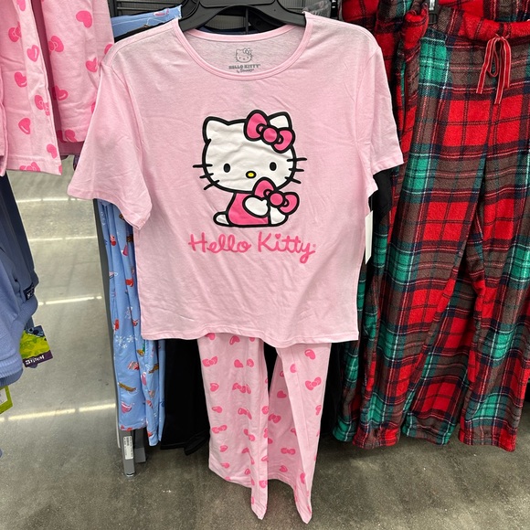 Hello Kitty Pink Pajama Set - Picture 4 of 4